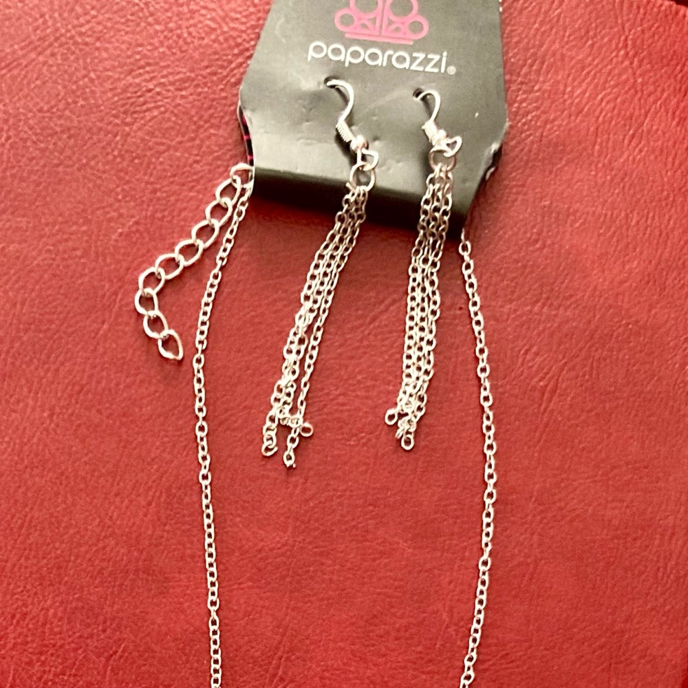 Paparazzi Elegant Silver Necklace and Earring Set
